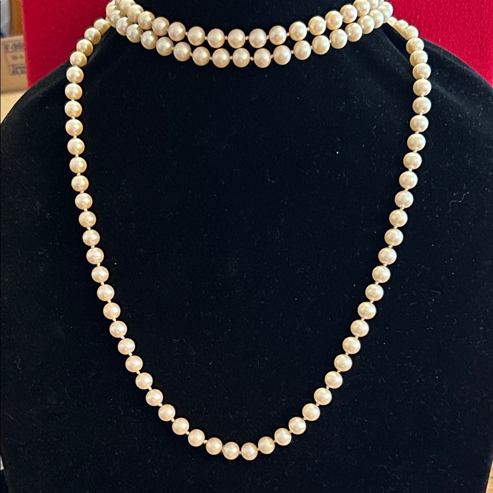 Cream Pearl Necklace - Classic Style